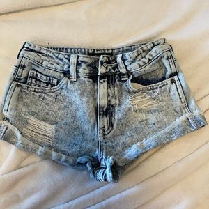 Kendal & Kylie shorts size 23